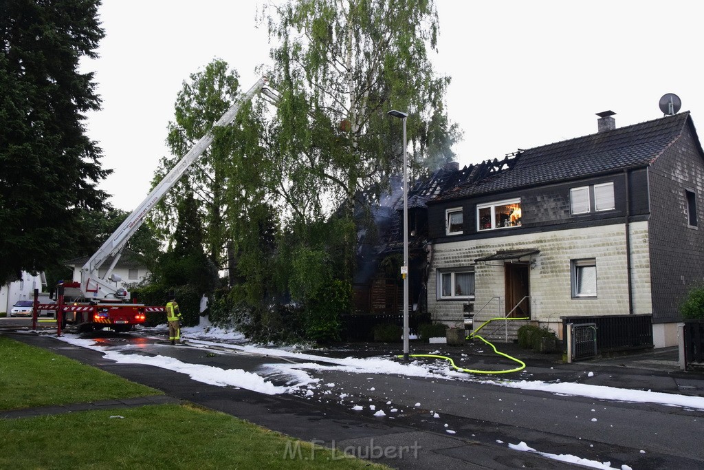 Grossfeuer Einfamilienhaus Siegburg Muehlengrabenstr P0786.JPG - Miklos Laubert